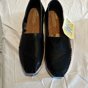 Classic Black Toms